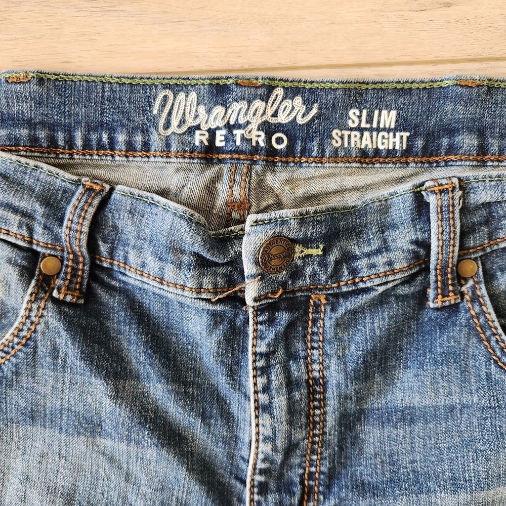 Wrangler Retro Slim Straight Jean Mens Size 36x30 Medium Wash Denim - Picture 3 of 6